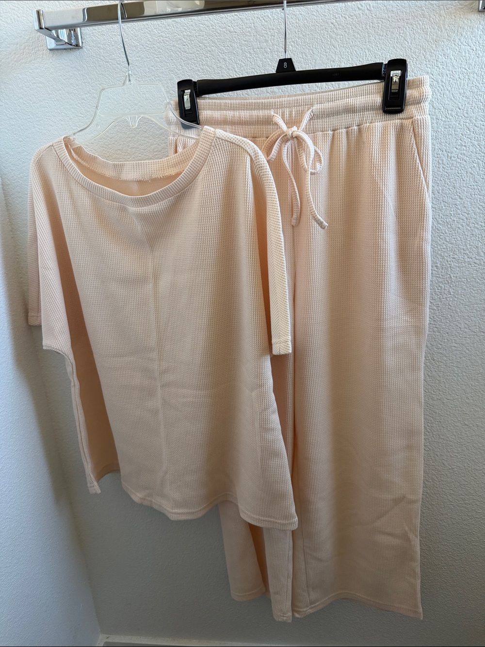 NEW CREAM Two-Piece Textured Travel Set.Short Sleeve,Wide Leg Ankle Pant.